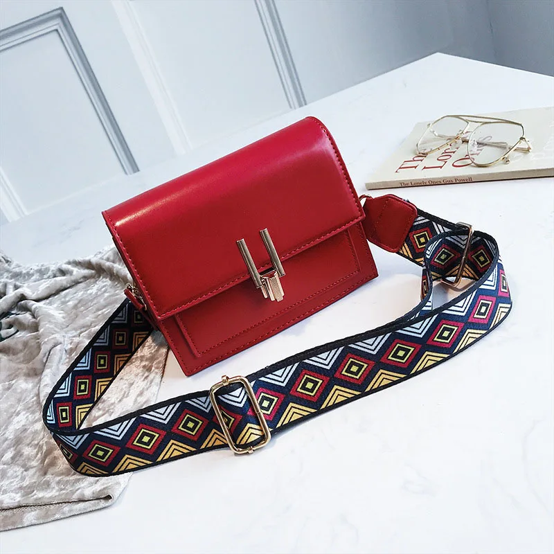 New Women Fashion Width Shoulder Bags INS Popular Female Exquisite Solid Handbag Mini Flap Lady Travel Chains Crossbody SS3474 (11)