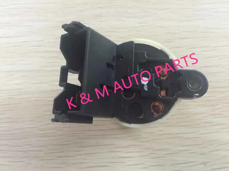 top quality new Mr449457 Mn113754 IGNITION STARTER SWITCH For