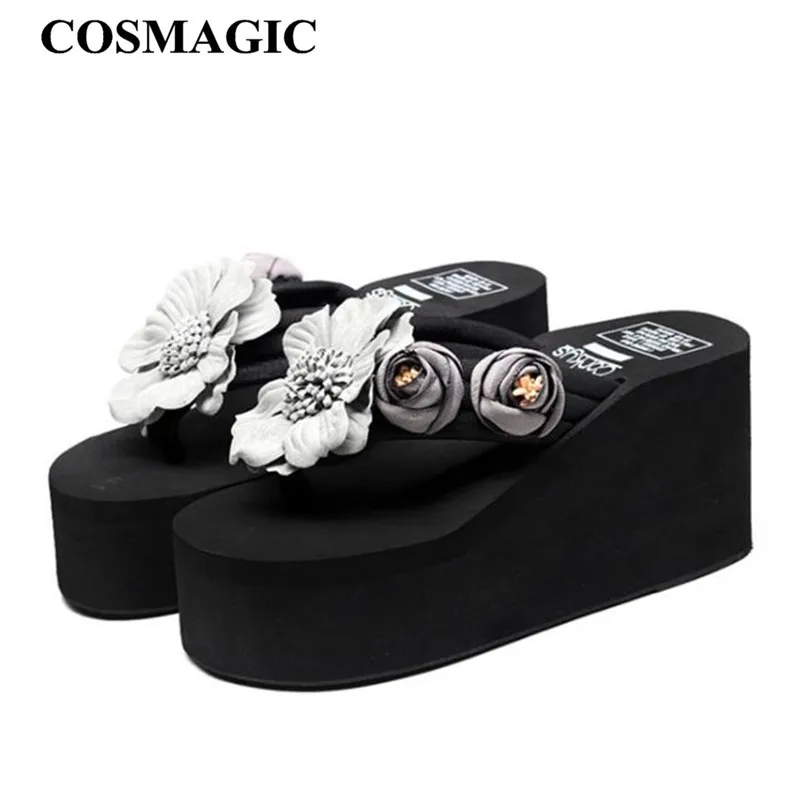 Модные женские шлепанцы COSMAGIC на танкетке с цветами новинка 2019 летние