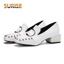 Большой Размеры весенние женские повседневные туфли на плоской подошве блок толстый каблук квадратный носок с металлическими заклепками из искусственной кожи с пряжкой осенние вечерние женские лоферы Мокасины