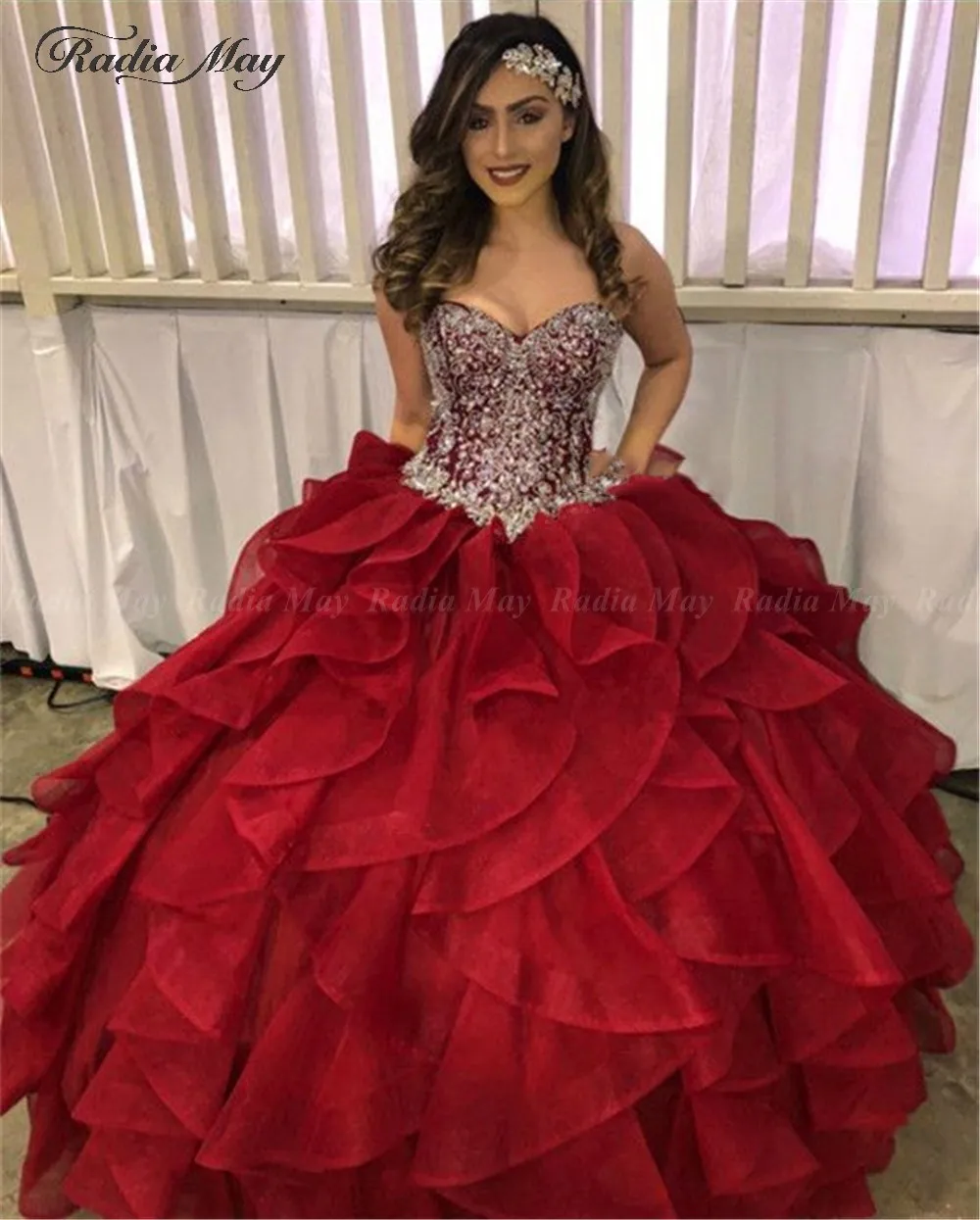 Vestidos de 15 anos бордовые платья Quinceanera ярусные оборки органза выпускного вечера бальное платье со стразами с украшением в виде кристаллов сладкий 16 вечерние платья