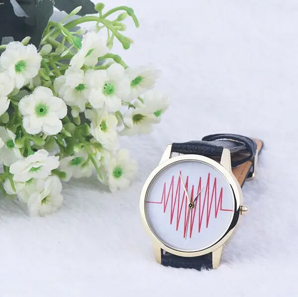 

WATCHES !! 5 Colors Choose Women Quartz Watch PU Leather Geneva Watch Ladies Love Heart Ecg monitor love pattern Watch 2016