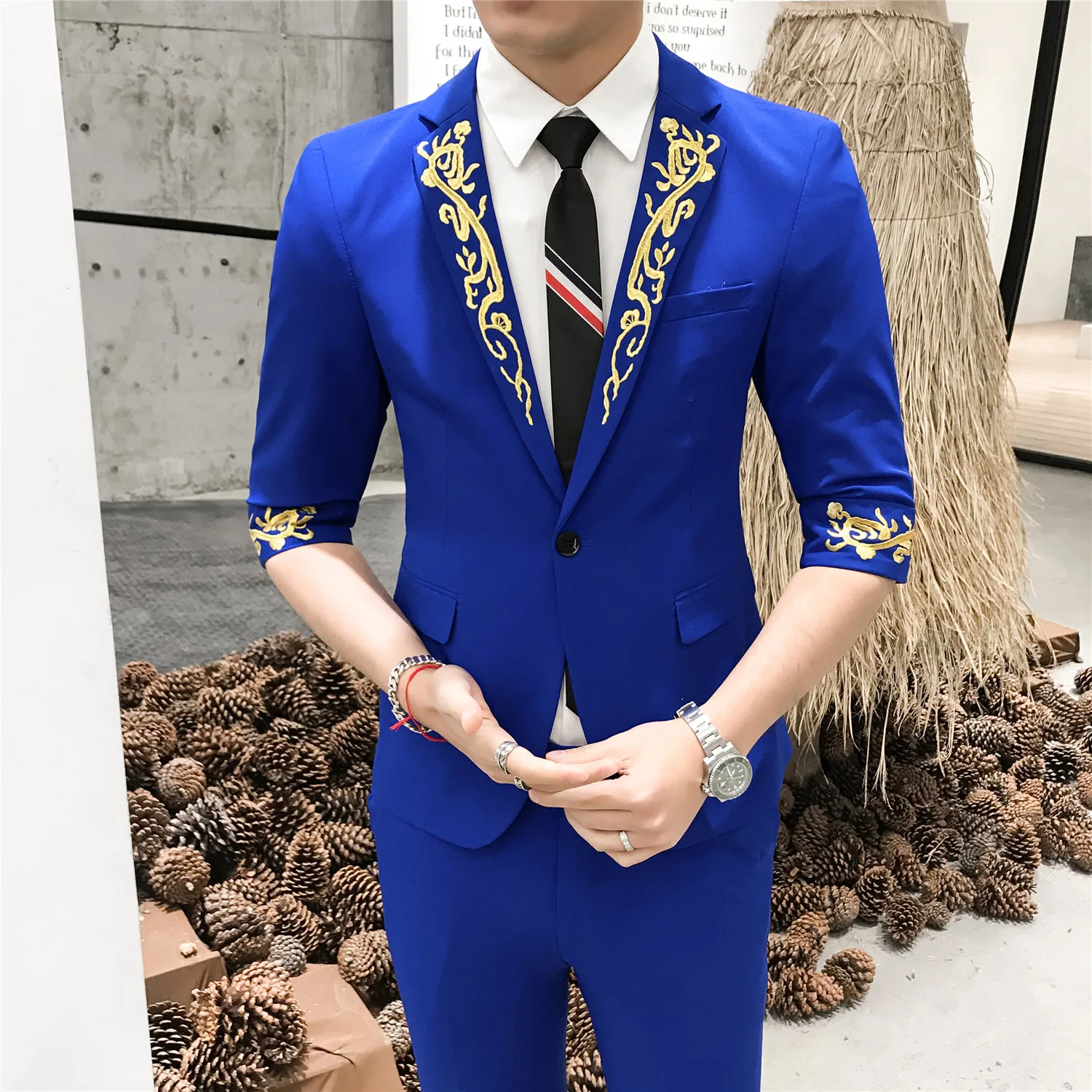 

Royal Blue Terno Luxo White Wedding Tuxedo Goldembroidery Pink Suits Luxury Mens Black and Gold Suits Red Vestido De Hombre Boda