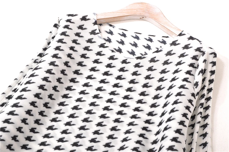 Mode Miyake bleu cou Longues T Chaude À Impression Manches shirt Vente En Poule Noir Stock D'o rose Fold 5ESaxq