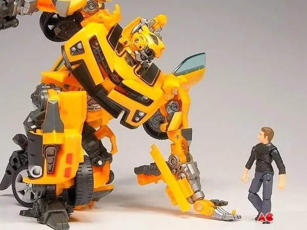 Transformation Robot Human Alliance Bumblebee and Sam Action Figures Toys for classic toys anime figure cartoon boy toy Transformation Robot Human Alliance Bumblebee and Sam Action Figures Toys for classic toys anime figure cartoon boy toy