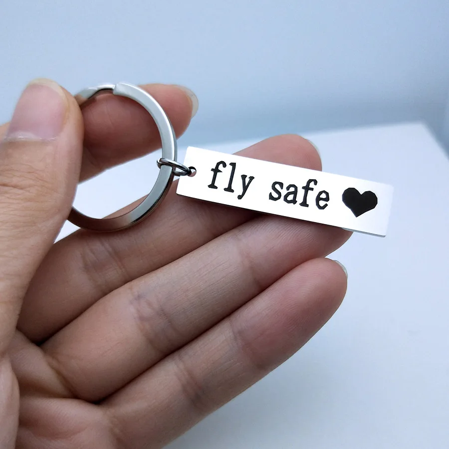 Гравированный Fly Safe Kiss Me перед полетом, брелок для ключей, безопасный брелок для пар, мужчин, пилота, стюардесса, подарок, брелок - Цвет: Style 5