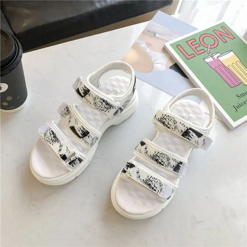 Women Sandals 2019 New Fashion Ladies Casual Shoes Black White Wedges Platform Shoes 5CM Female Summer Chunky Sandals Women Sandals 2019 New Fashion Ladies Casual Shoes Black White Wedges Platform Shoes 5CM Female Summer Chunky Sandals