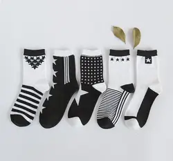 Оптовая продажа 100 шт. = 50 пар модные тенденции творческий Рисунок звезды и полосы Носки Мужчины хит цвет черный с белым Короткие носки