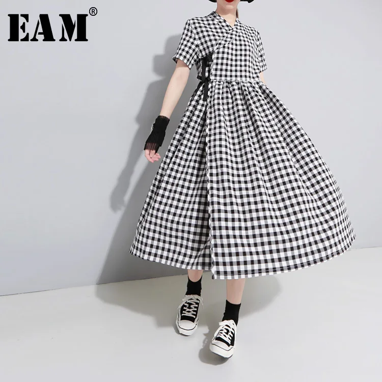[EAM] 2018 Summer Fashion New Cross Strappy V Collar Bow Bubble Short Sleeve Big Pendulum Women's Black Plaid Dress YC745