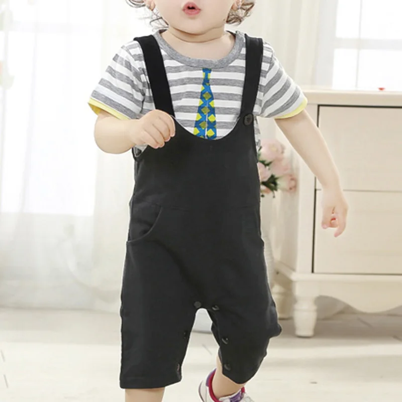 Children Boy Fashion Short Sleeve Round Neck Striped T-shirt Seven-point Cropped Strap Trousers Cotton Set Baby Boy Clothes 2pcs Children Boy Fashion Short Sleeve Round Neck Striped T-shirt Seven-point Cropped Strap Trousers Cotton Set Baby Boy Clothes 2pcs