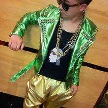 Корейский стиль Для мужчин мотоцикл ногтей кожаная куртка DJ Rock roll производительность Для мужчин Женская одежда тенденции моды ночной клуб наряд