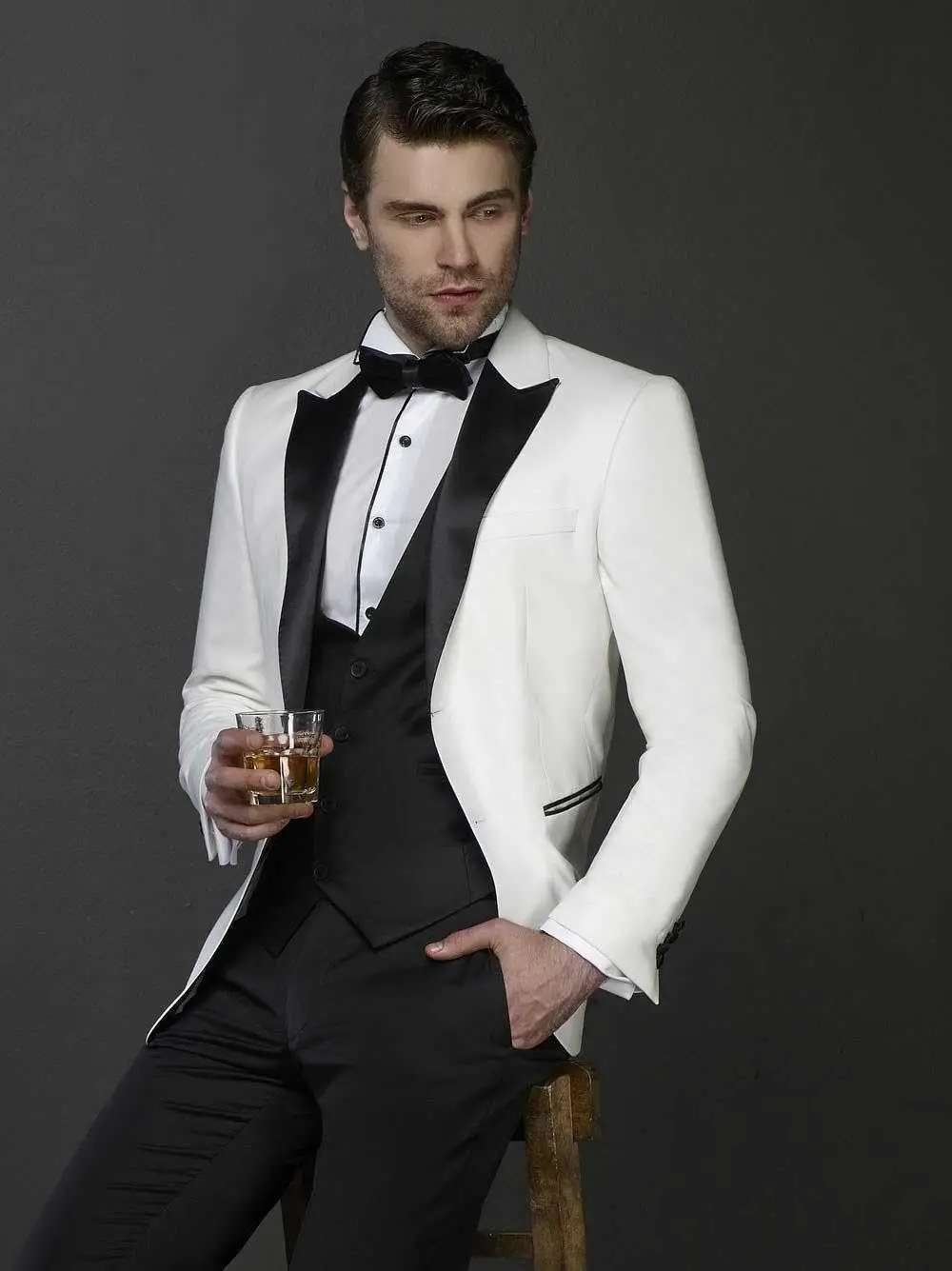 

Classic slim Groomsmen Peak Lapel Groom Tuxedos Men Suits Wedding/Prom Best Man Blazer ( Jacket+Pants+Tie+Vest) A249