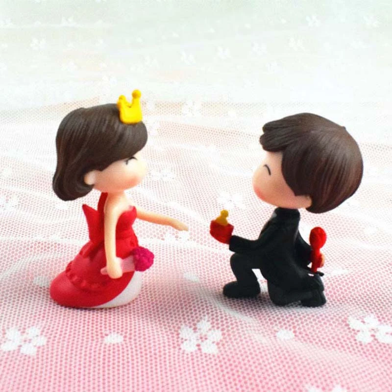 ミニ新郎新婦キス恋人人形フィギュア玩具マイクロ妖精庭 Gnome ミニチュアのおもちゃの装飾品 Diy アクセス Action Figures Aliexpress
