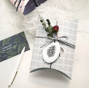 

10 set Classic decorative pattern Candy Storage Boxes Gift Packaging pillow shape box with ribbon and tag