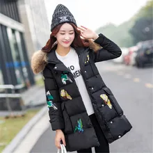 Женская парка, пуховик, Женское зимнее плотное пальто, высокое качество, мех енота, с капюшоном, пуховики, женские пальто с вышивкой в виде бабочек