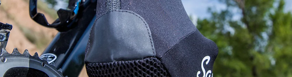 Black thick reflectors improve safety at night