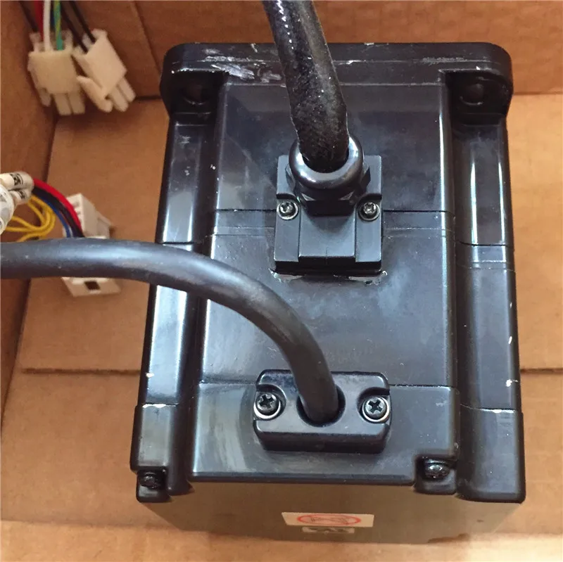 

Servo Motor SGMPH-02A2A-YR12 Used Tested Working