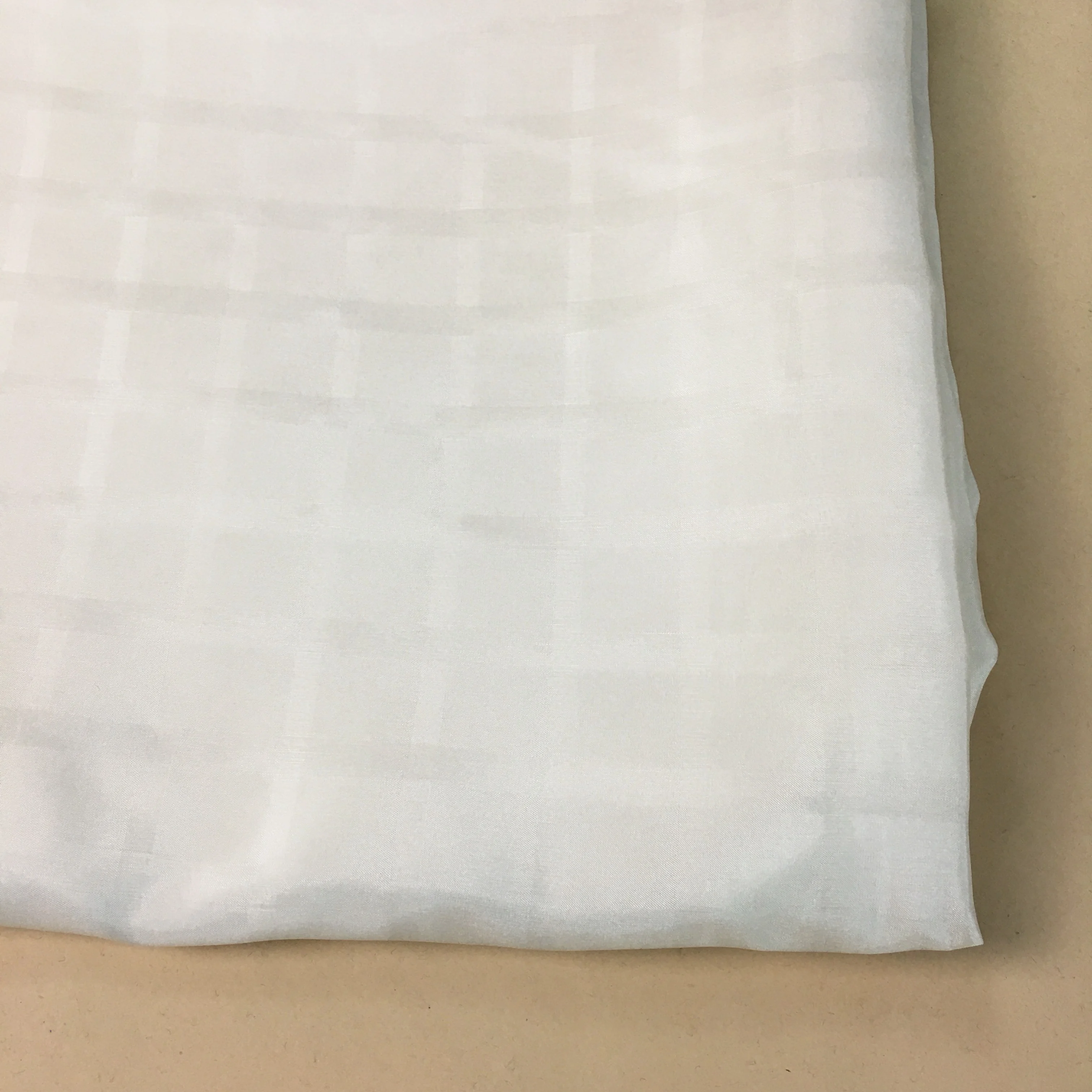 Добби шелковая ткань хаботай, ширина: 114 см, толщина: 12 мм, цвет: бежевый-белый, длина: 523 см,# y59