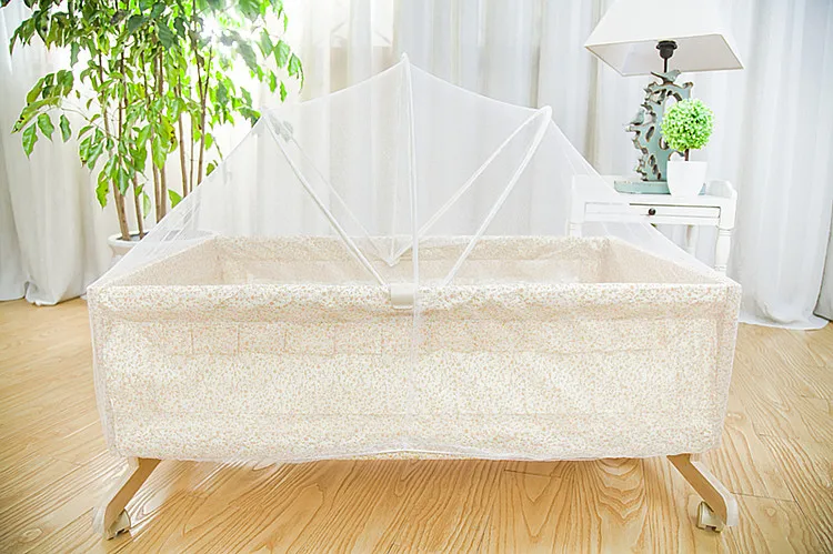 Simple Solid Wood Crib Baby Cradle Portable Infantt Bed Children's Bed Nets with Mosquito Net Roller 0-2month