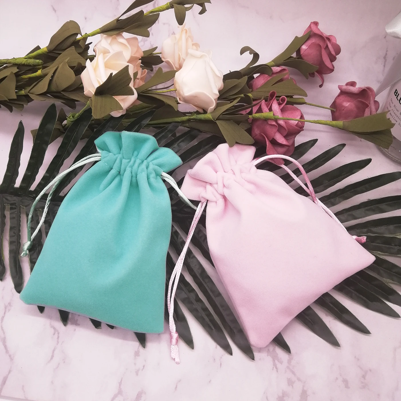 

Velvet Pouch for Jewelry Packaging Display Gift Packaging Drawstring Bag Wedding Party Phone Cosmetic Storage Bag Custom Packing