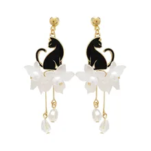 Модные женские серьги-гвоздики, акриловые серьги с черной кошкой, женские популярные белые лепестки, длинные кисточки, кошачьи жемчужные серьги для женщин