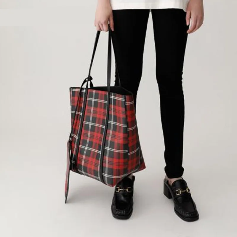 

2019 Spring and Summer New Plaid Shoulder Bag Fashion Large Capacity Casual Tote Bag Retro Women Purses and Handbags