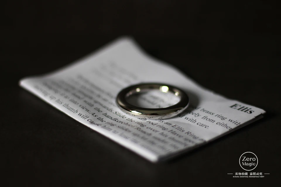 Волшебные трюки Ellis Ring проникают в исчезнувшую магию мага крупным планом уличные
