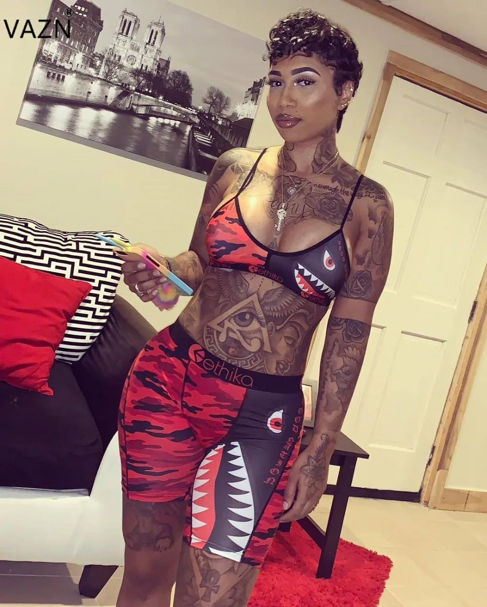 VAZN 2019 مثير قمة الموضة تصميم مثير المرأة طباعة 2 قطعة مجموعات مثير سيدة الخامس الرقبة أكمام الجوف خارج نحيل Playsuits LSL6222