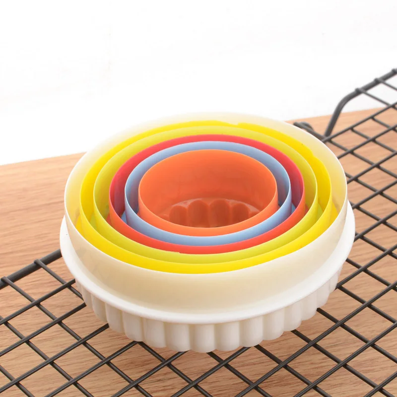 

6Pcs Round/Flower Shaped Dough Cutting Tool Kitchen Gadgets Food Grade Plastic Dumplings Cutter Portable Dumplings Wrappers Mold