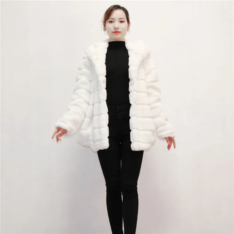 Женское пальто из искусственного меха, черный и розовый цвета, большие размеры, свободная куртка с капюшоном и кроличьим мехом, новинка года, осенне-зимняя Толстая теплая одежда, LD1108 - Цвет: White