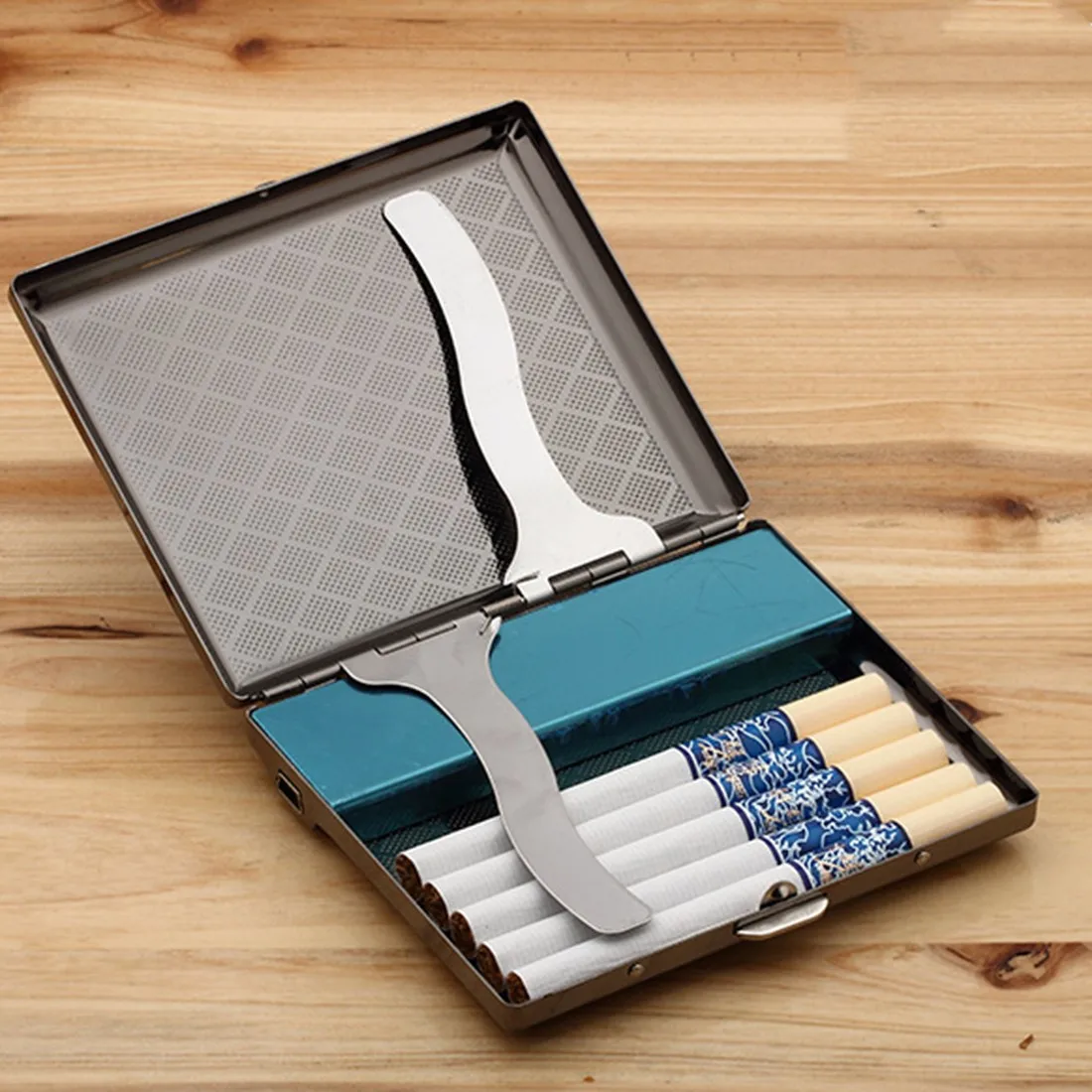 Metal Cigarette Case with Electronic USB Lighter Silver Metal Cigarette Box with Rechargeable