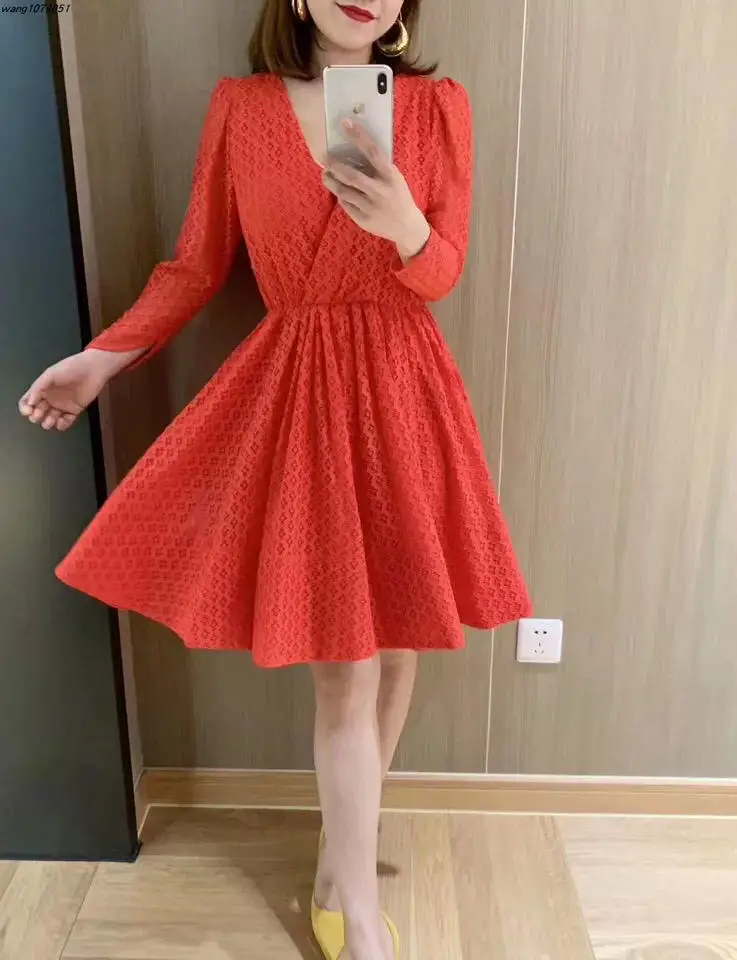 

In the summer of 2019 the new v-neck lace dress elegant sweet waist nine points sleeve dress