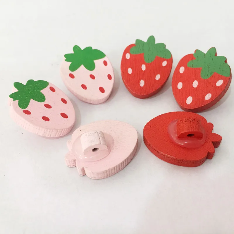 

50Pcs/Pack Natural Wooden Kids Buttons Cute Strawberry Shape Decorative Sewing Buttons 1 Holes Scrapbooking Crafts DIY Making