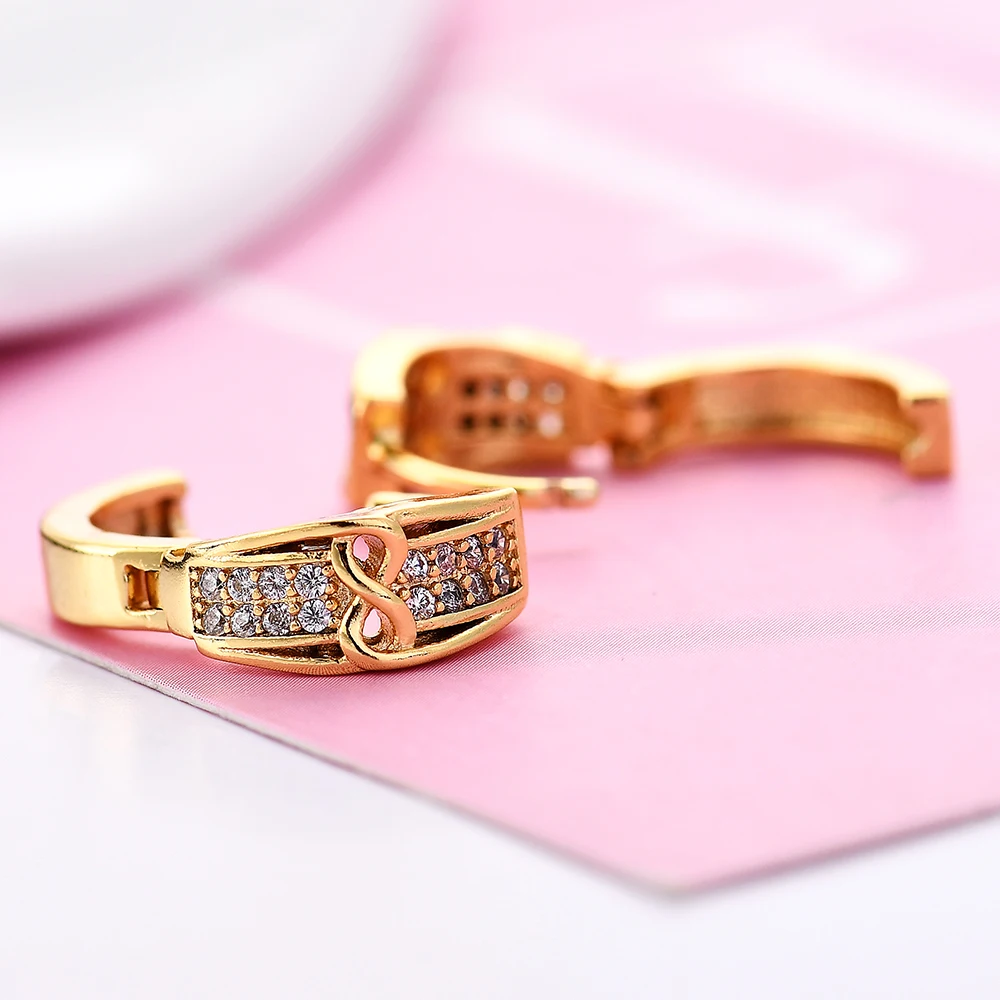 

Gold-color Huggie Earrings For Women Crystal Cubic Zirconia Hoop Earrings 8 Shape Wedding Earring Brinco Bijoux 2018 New