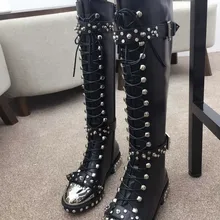 Очень популярные серебряные шпильки; женские мотоциклетные ботинки на шнуровке; женские сапоги до колена с круглым носком; кожаные пряжки; сапоги с вышивкой