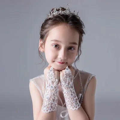 

2019 Fashion Beauty Girl Red White Fingerless Wedding Gloves Lace Beaded For Bridal Wedding Accessories Stage Performance