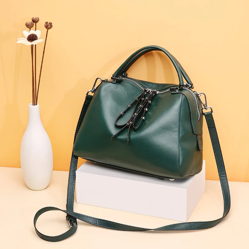 Fashion Luxury and noble leather designer women handbags high quality beautiful rivet decoration tassels women messenger bags