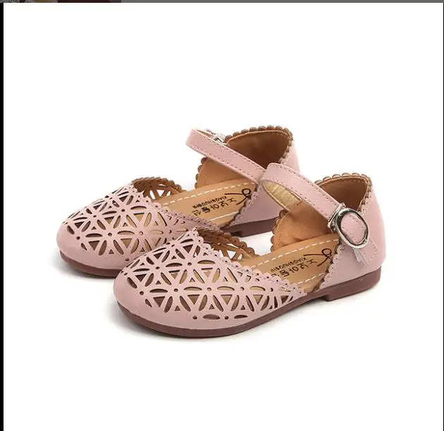 Летние босоножки для девочек малышей Сандалии-гладиаторы обувь на плоской подошве модная обувь для детей девочек принцесса вырезами Дети