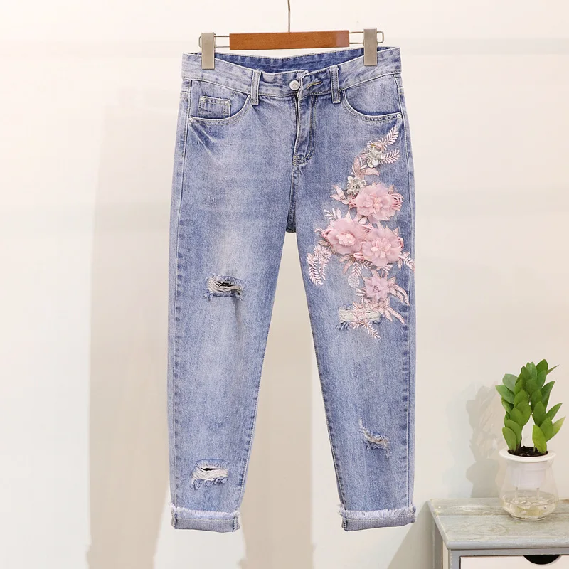 Summer Holes Jeans Set Women 2019 New Embroidered Three-dimensional Flower Short-sleeved T-shirt + Denim Pants Two-piece Suit Summer Holes Jeans Set Women 2019 New Embroidered Three-dimensional Flower Short-sleeved T-shirt + Denim Pants Two-piece Suit