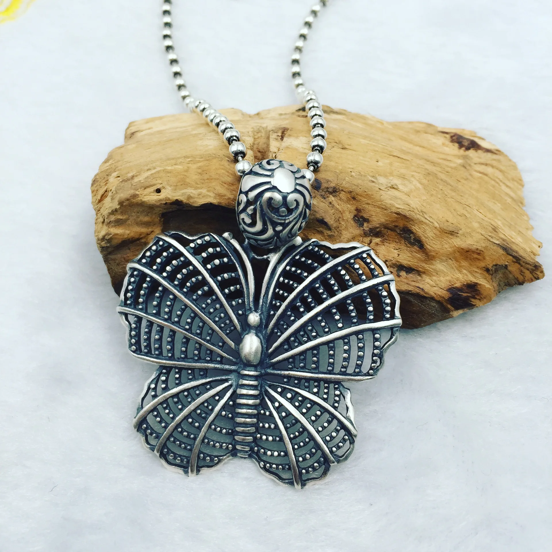 

S925 silver intime big butterfly sweater Pendant