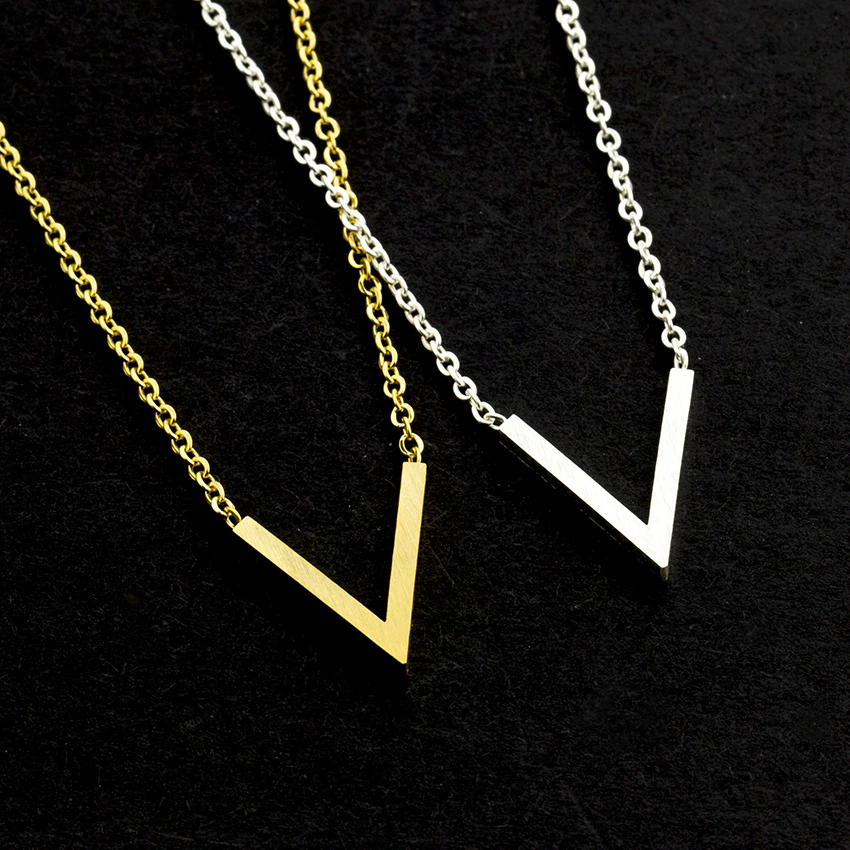 collier ras de cou v collier ras de cou v