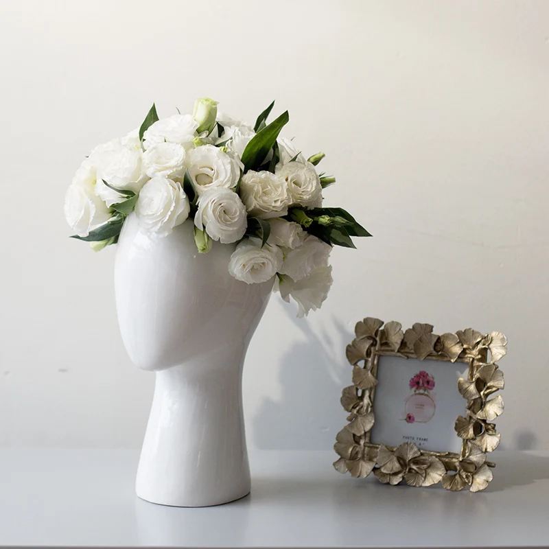 Ваза в форме головы. Вазы для цветов в форме головы. Кашпо "бюст давида". Белая голова для декора. Ваза в виде головы.