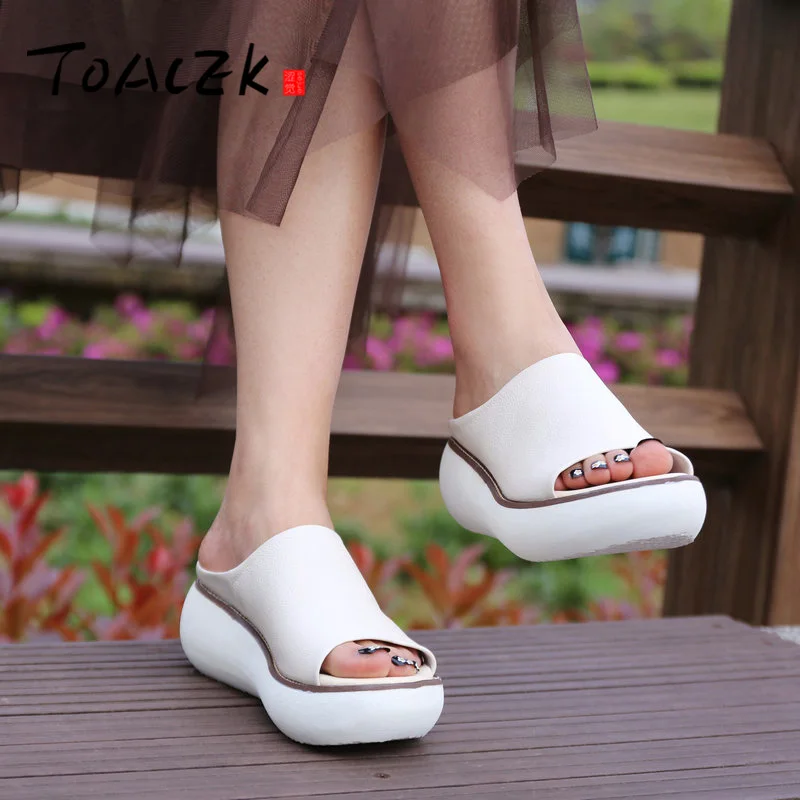 

Handmade thick bottom slippers, muffin bottom fish mouth shoes, leather slope with a word of slippers