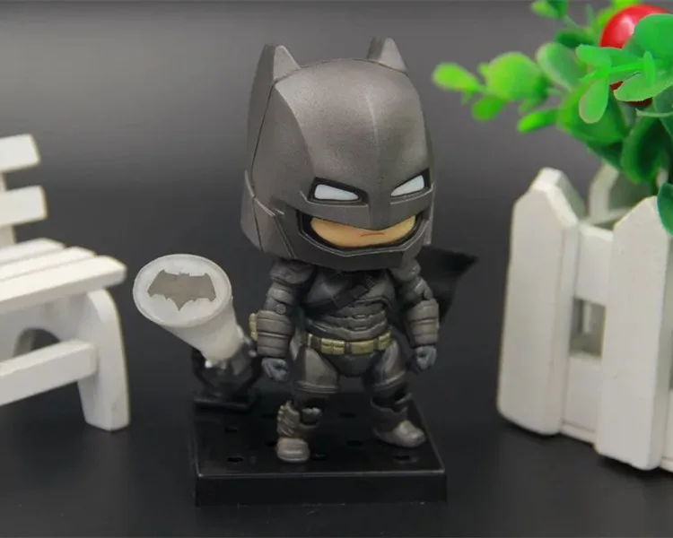 9cm Batman Justice Edition Action Figure Nendoroid 628 Batman The Dark Knight With Light of Batman Symbol Q Version Model Toy (8)