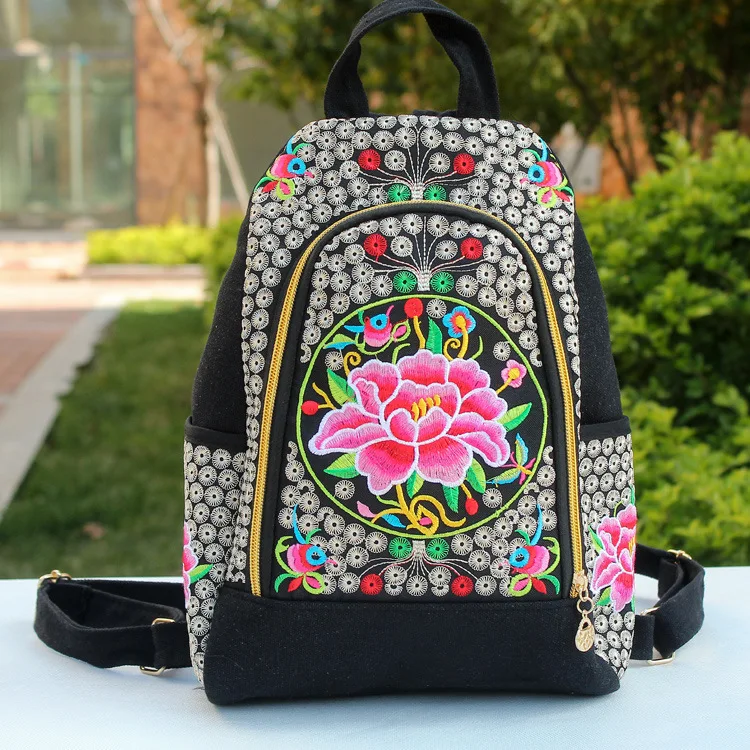 2017 New Embroidery Women Backpacks Hot Floral Embroidery Lady Vintage Shopping Backpack Top All match National