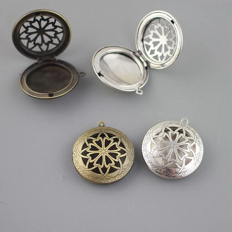 

3 Pcs/ Set Fashion Nostalgic Style Three Color Retro Hollowed Round Box Pendant Accessories Jewelry Findings Components)