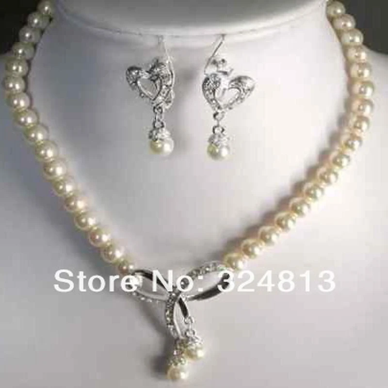 

NEW Set of 8-9mm Freshwater Pearl necklace & earring #1980