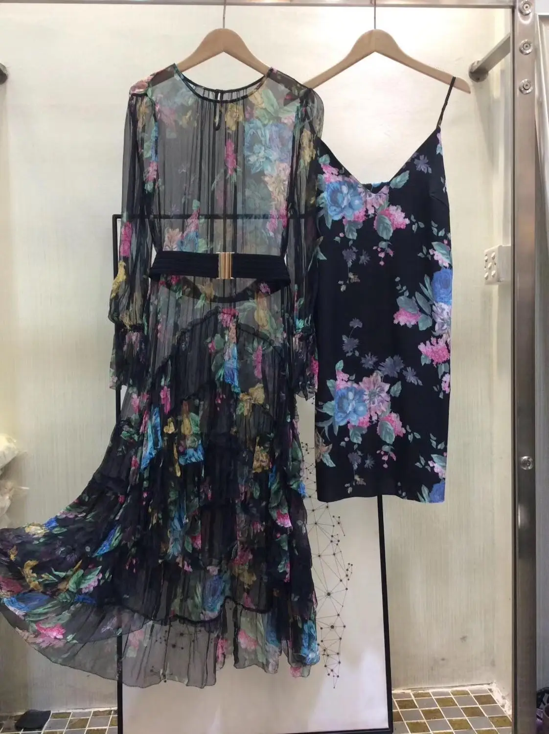 Шелк Весна и лето новое платье с принтом и длинными рукавами с рюшами необычное длинное платье для отпуска с поясом
