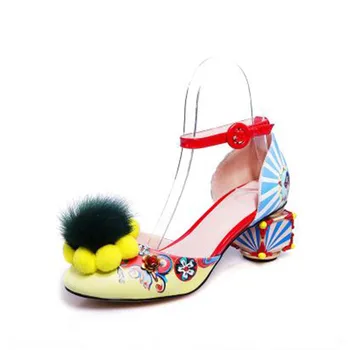 

National wind graffiti printed leather sandals and sexy girl maomao hollow ball bracelet strap alien to baotou shoes in fashion