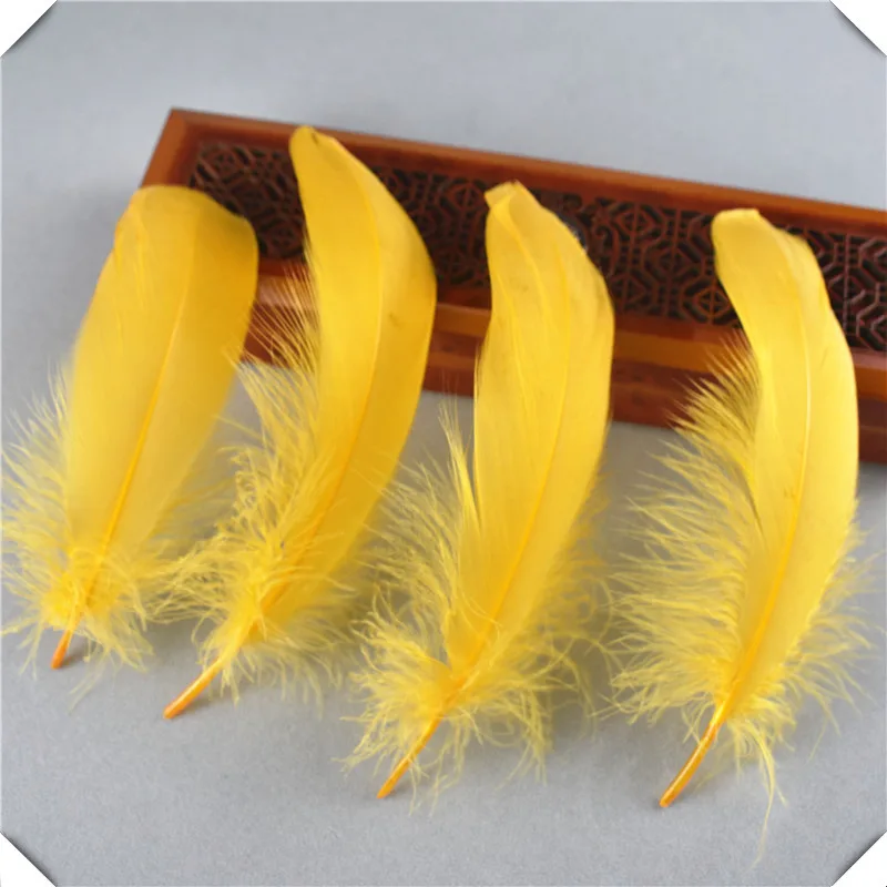 Горячая красный Гусь feather20-100pcs13-18CM DIY Перья для рукоделия и ювелирных изделий Аксессуары для одежды Свадебные украшения Шлейфы - Цвет: Gold Yellow